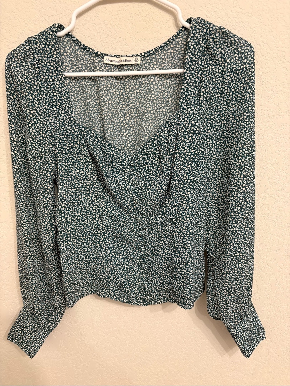 Abercrombie & Fitch Teal Floral Long-Sleeve V-Neck Blouse